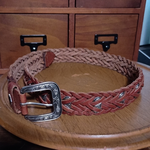 None Accessories - Vintage Southwestern/Western Style Leather Belt with Metal Decor Fits 28 29